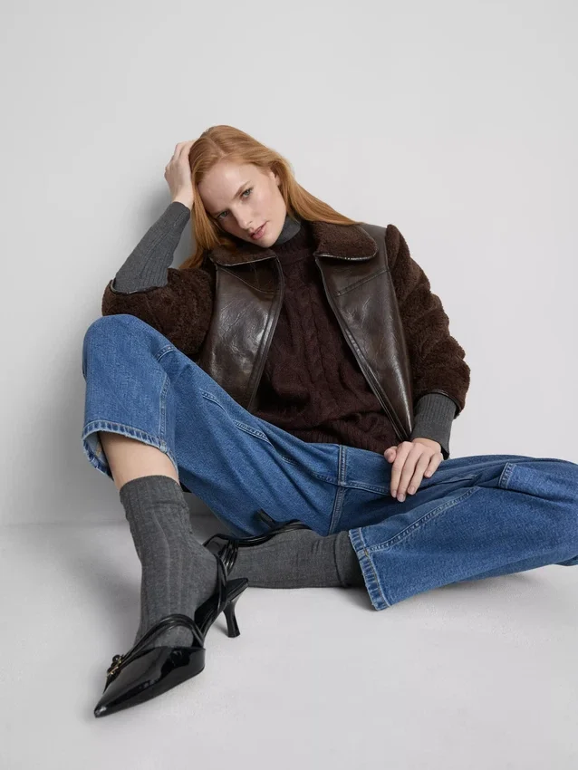 Jeans i bomuldsdenim med høj talje og konisk snit
