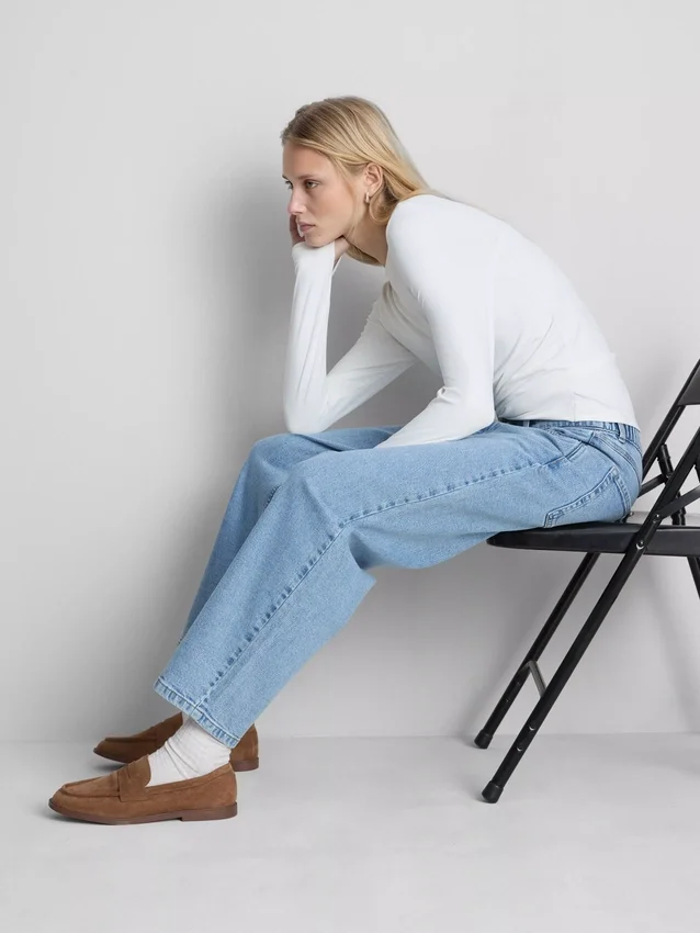Jeans i bomuldsdenim med høj talje og konisk snit
