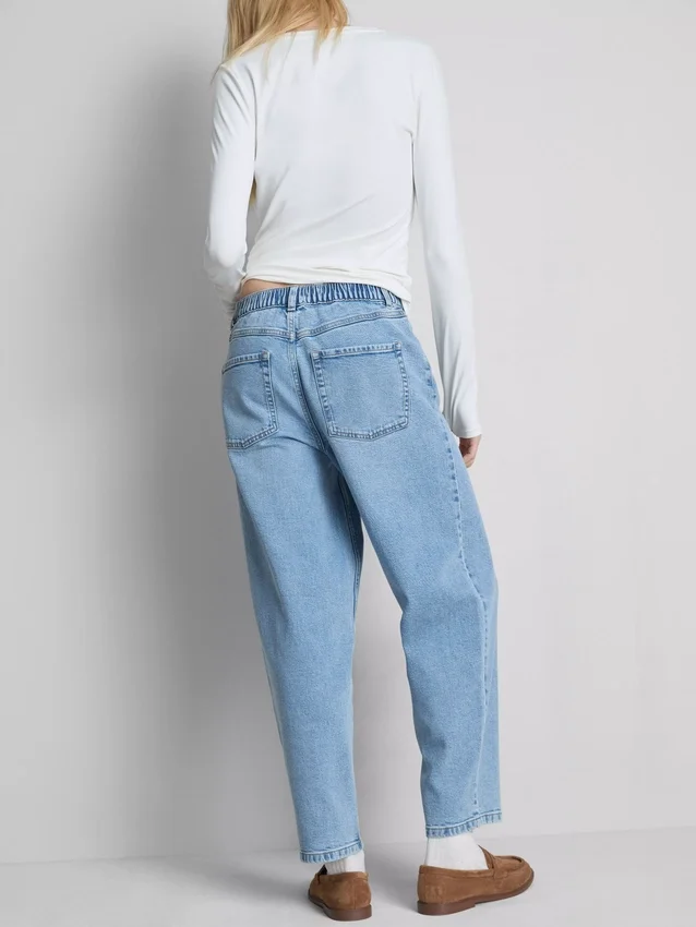 Jeans i bomuldsdenim med høj talje og konisk snit