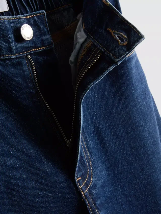 Jeans i bomuldsdenim med høj talje og konisk snit
