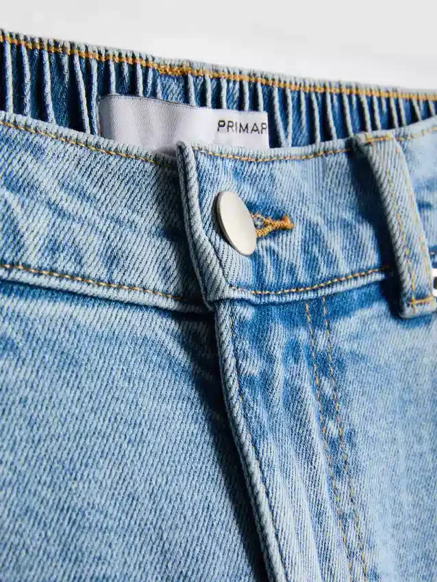 Jeans i bomuldsdenim med høj talje og konisk snit