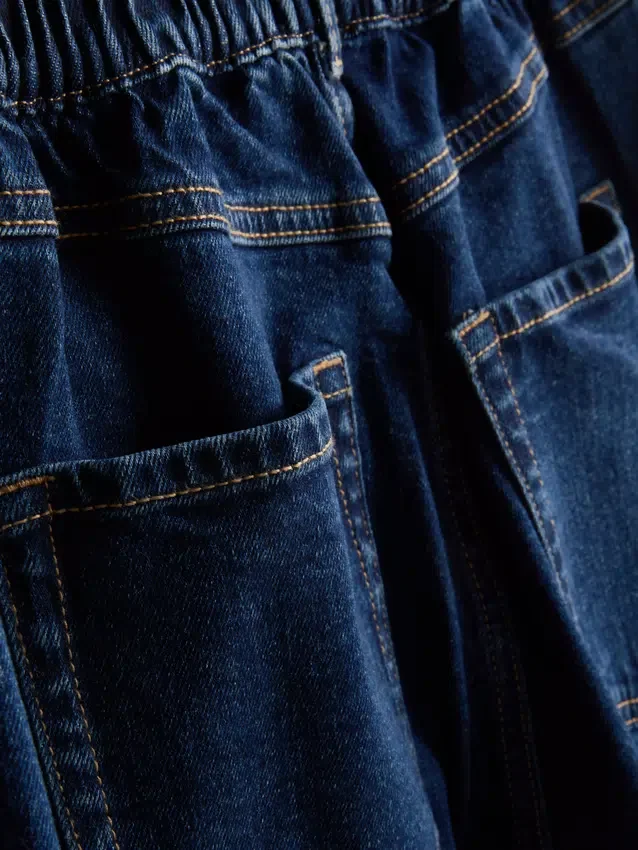 Jeans i bomuldsdenim med høj talje og konisk snit