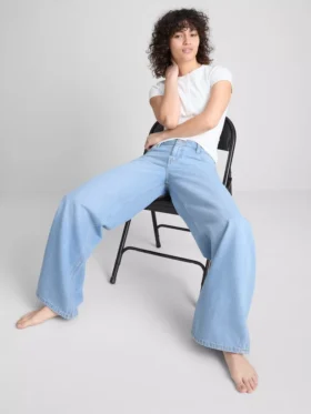 Jeans i bomuldsdenim med mellemhøj talje og brede ben