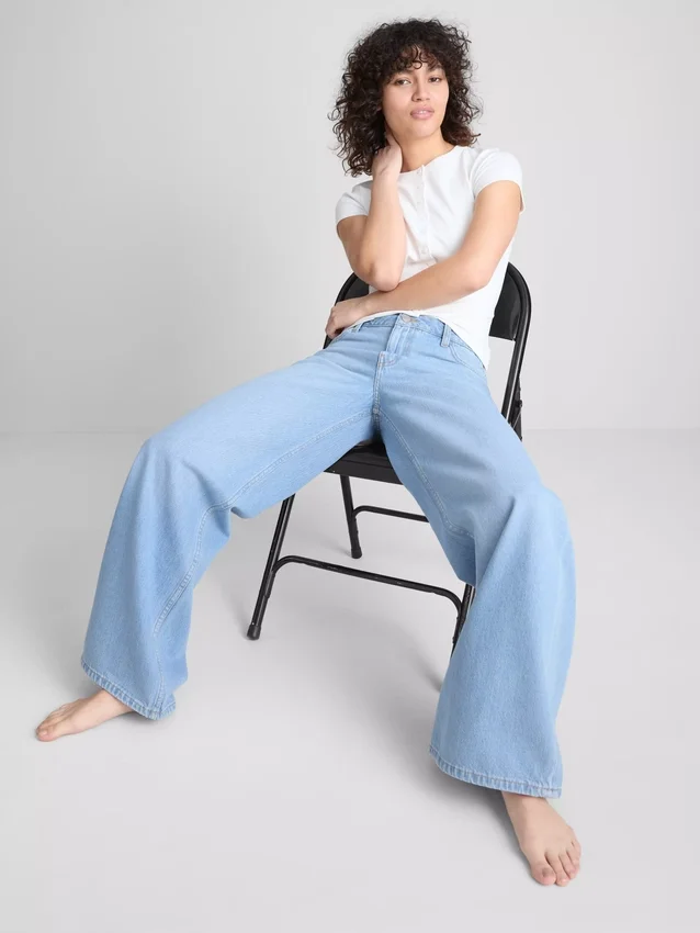 Jeans i bomuldsdenim med mellemhøj talje og brede ben