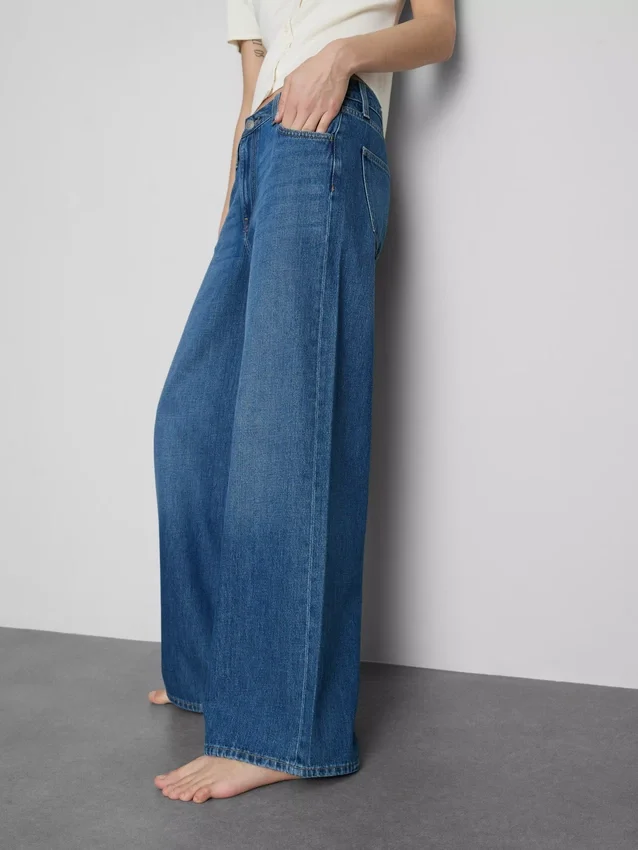 Jeans i bomuldsdenim med mellemhøj talje og brede ben