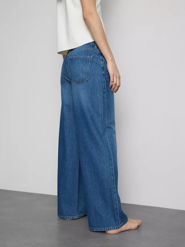 Jeans i bomuldsdenim med mellemhøj talje og brede ben