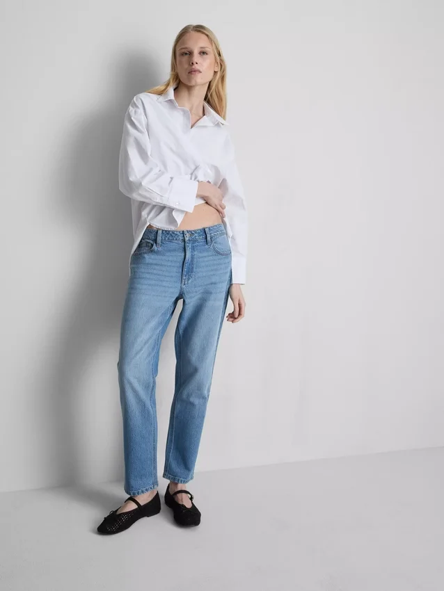 Jeans i bomuldsdenim med mellemhøj talje og lige ben