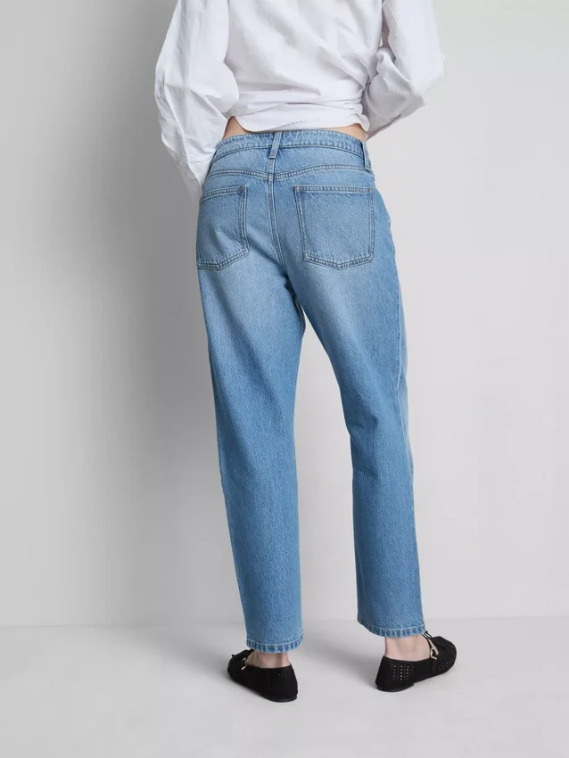 Jeans i bomuldsdenim med mellemhøj talje og lige ben