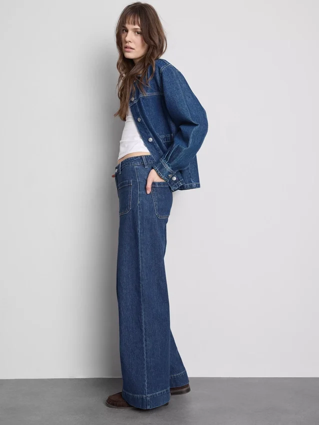 Jeans med brede ben og lommer foran