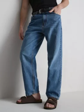 Jeans med høj talje og løs pasform