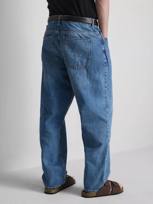 Jeans med høj talje og løs pasform