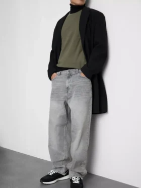 Jeans med mellemhøj talje og afslappet, lige ben