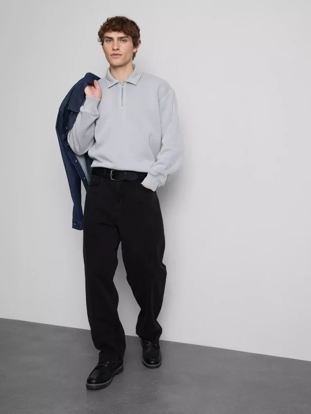 Jeans med mellemhøj talje og afslappet, lige ben