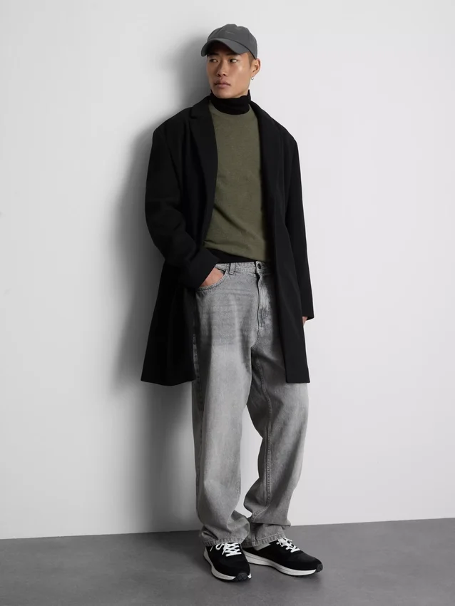 Jeans med mellemhøj talje og afslappet, lige ben