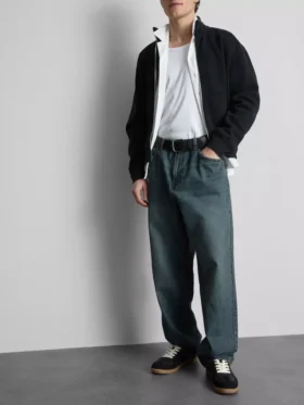 Jeans med mellemhøj talje og afslappet, lige ben
