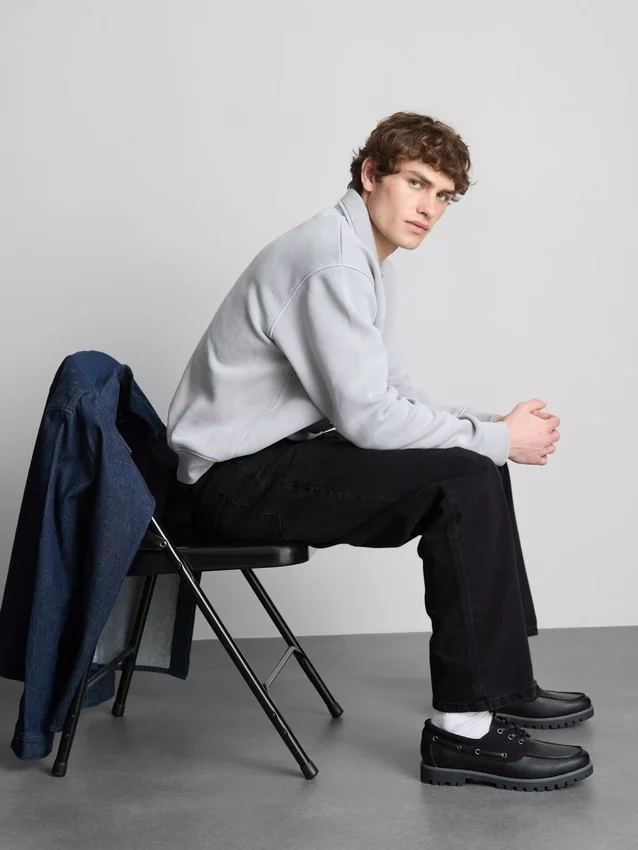 Jeans med mellemhøj talje og afslappet, lige ben