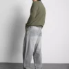 Jeans med mellemhøj talje og afslappet, lige ben
