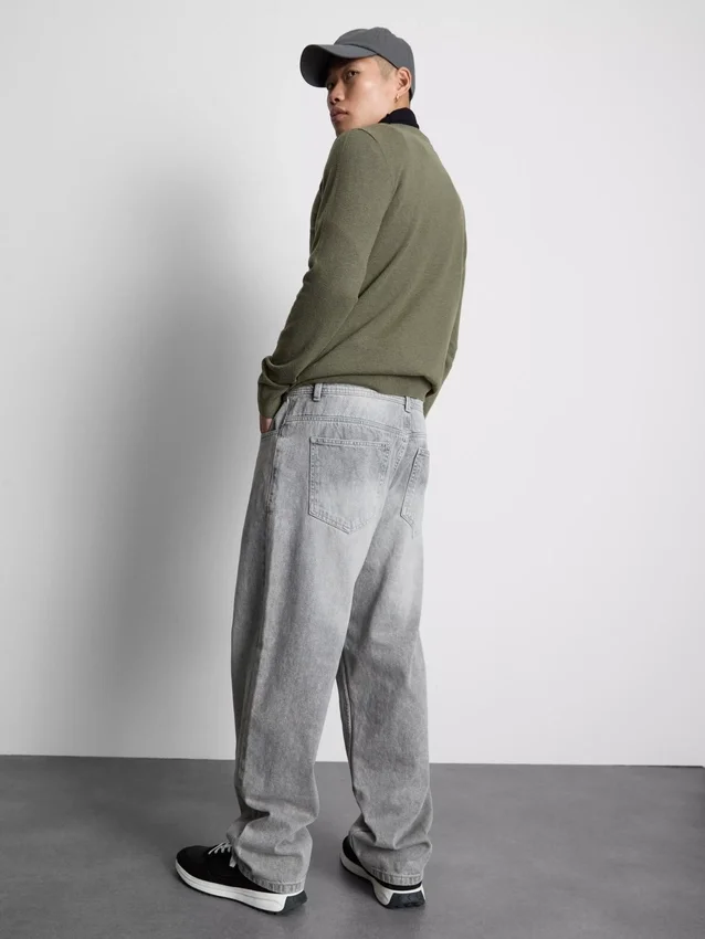 Jeans med mellemhøj talje og afslappet, lige ben