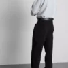 Jeans med mellemhøj talje og afslappet, lige ben