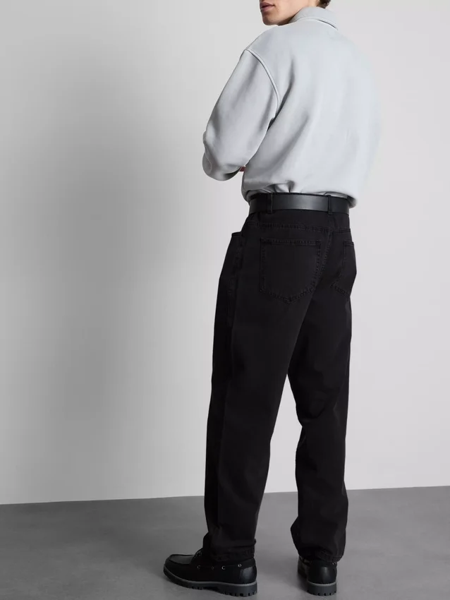 Jeans med mellemhøj talje og afslappet, lige ben