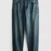 Jeans med mellemhøj talje og afslappet, lige ben