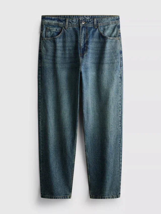Jeans med mellemhøj talje og afslappet, lige ben