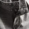 Jeans med mellemhøj talje og afslappet, lige ben