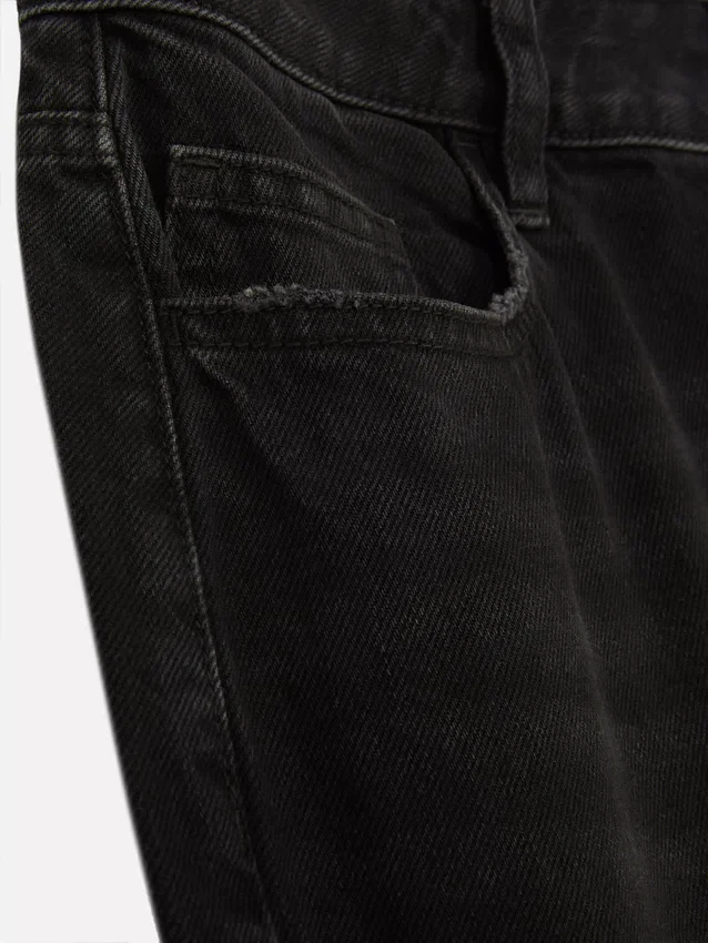 Jeans med mellemhøj talje og brede ben