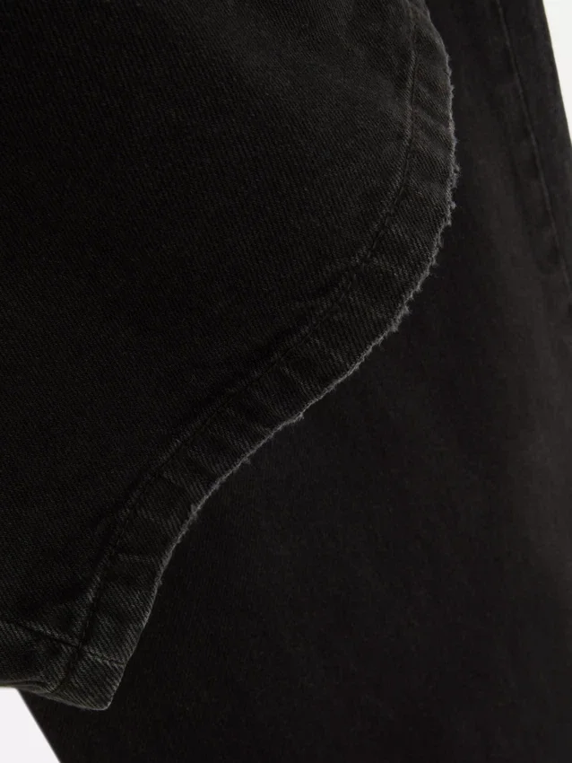 Jeans med mellemhøj talje og brede ben