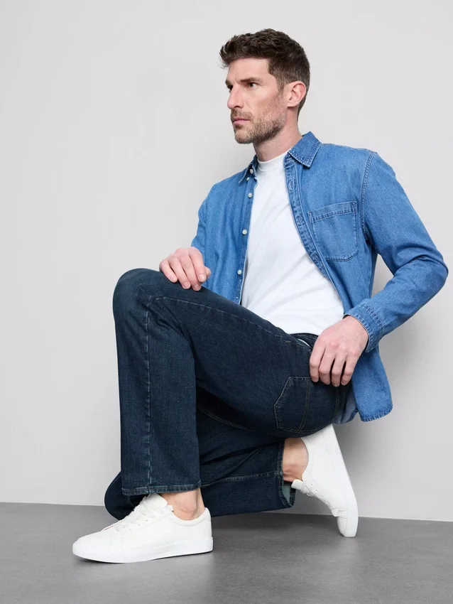 Jeans med mellemhøj talje og lige ben