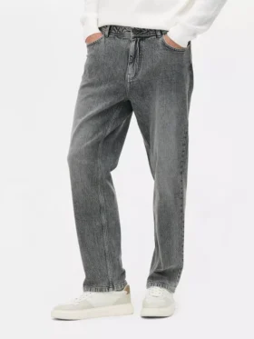 Jeans med mellemhøj talje og lige ben