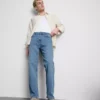 Jeans med mellemhøj talje og lige ben