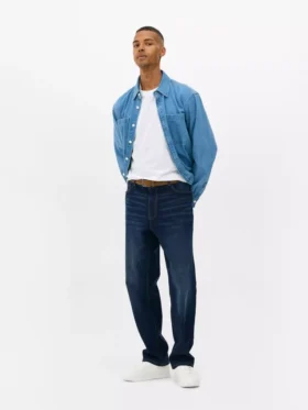 Jeans med mellemhøj talje og lige ben