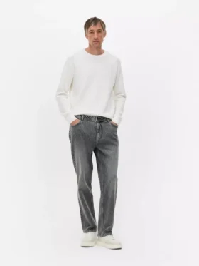 Jeans med mellemhøj talje og lige ben