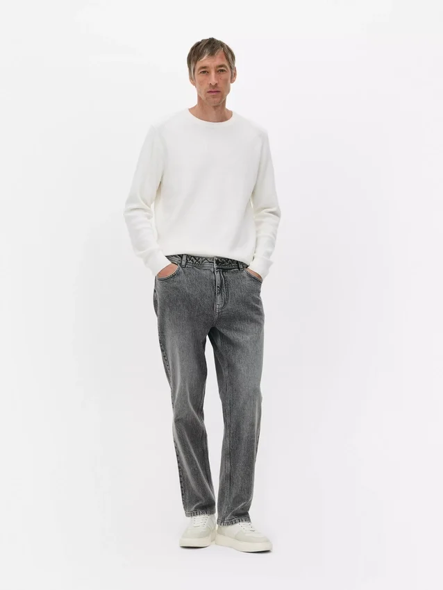 Jeans med mellemhøj talje og lige ben