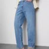Jeans med mellemhøj talje og lige ben