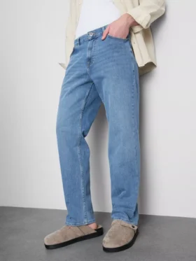 Jeans med mellemhøj talje og lige ben