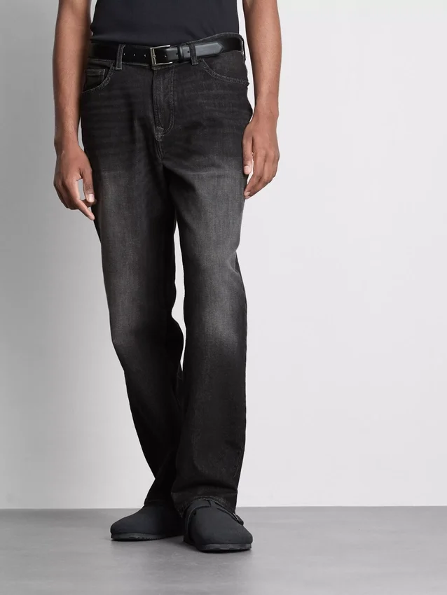 Jeans med mellemhøj talje og lige ben