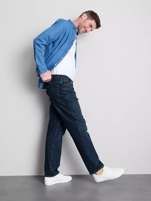 Jeans med mellemhøj talje og lige ben