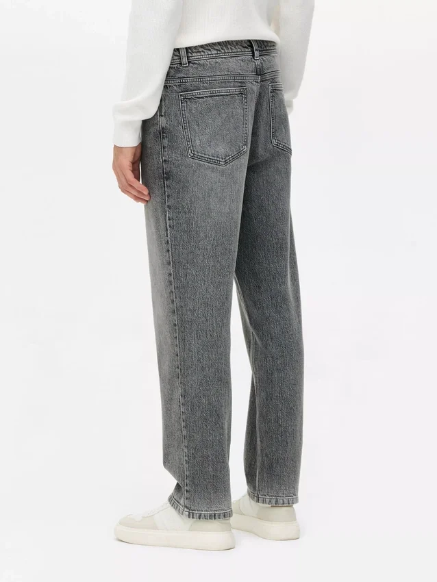 Jeans med mellemhøj talje og lige ben