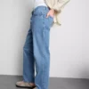 Jeans med mellemhøj talje og lige ben