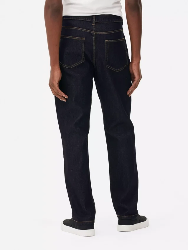 Jeans med mellemhøj talje og lige ben