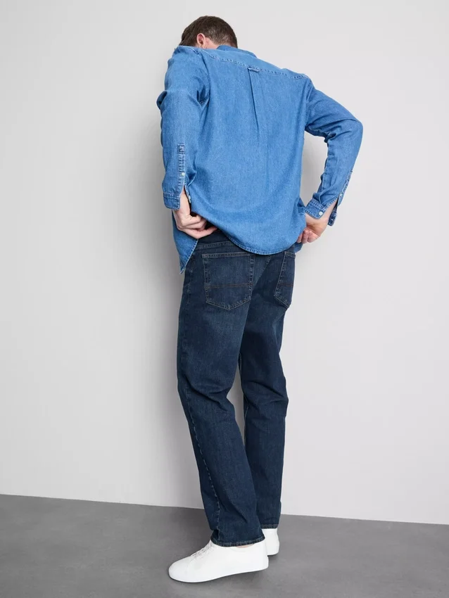 Jeans med mellemhøj talje og lige ben