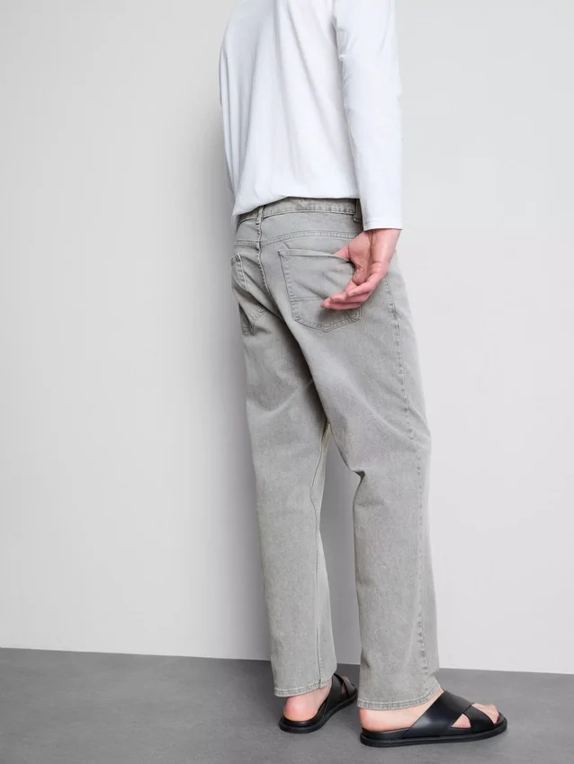 Jeans med mellemhøj talje og lige ben