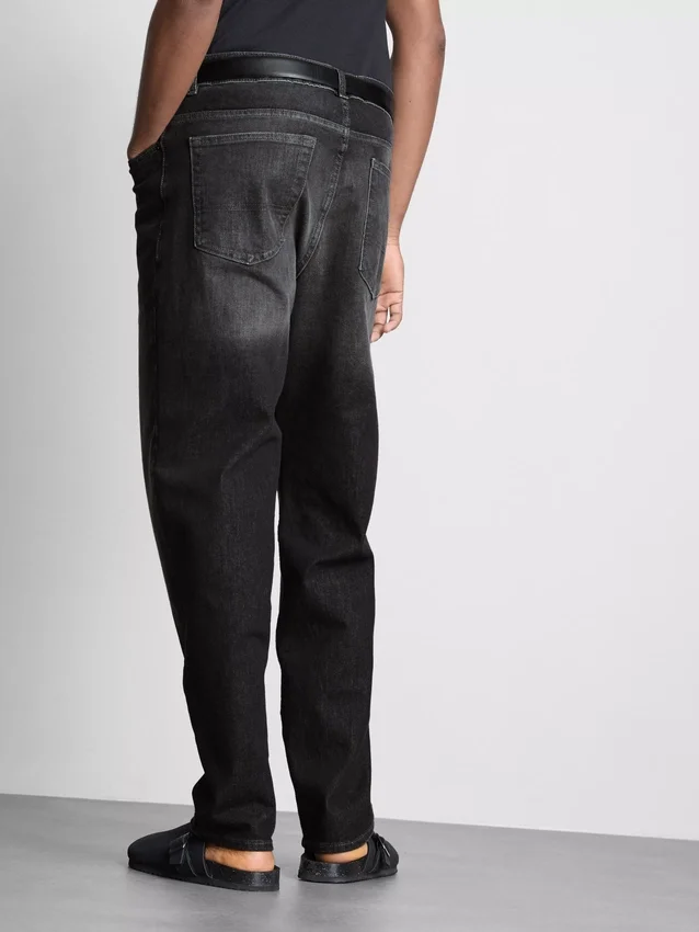 Jeans med mellemhøj talje og lige ben
