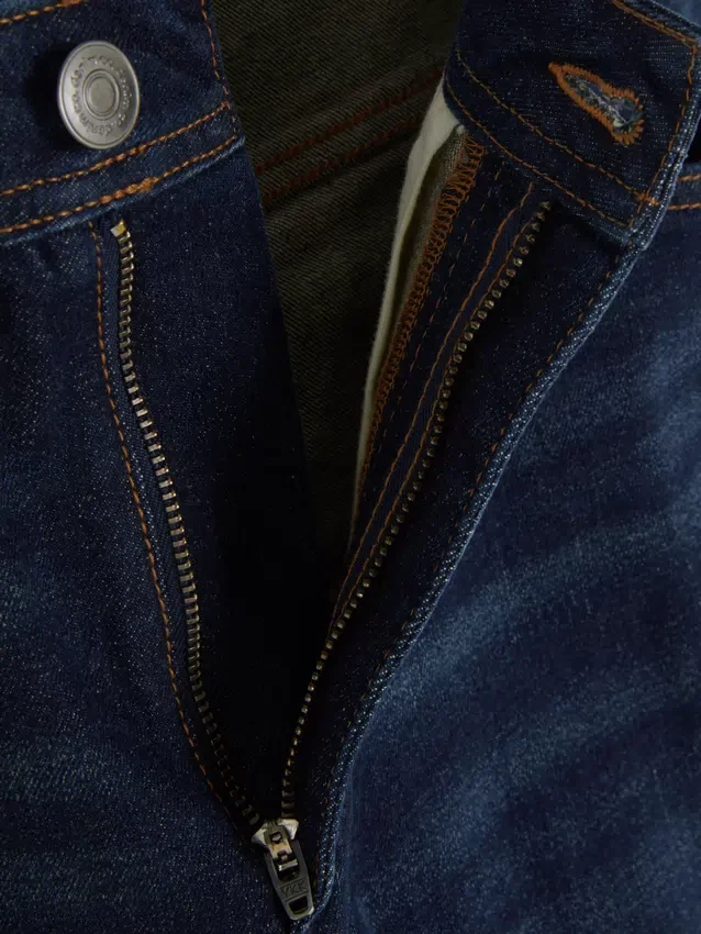 Jeans med mellemhøj talje og lige ben