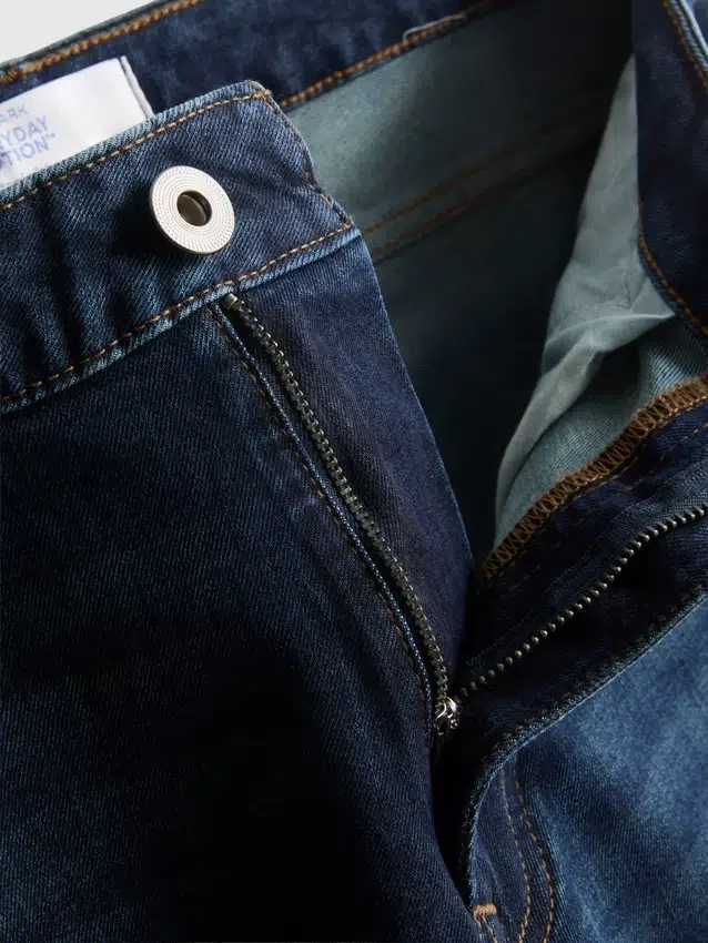 Jeans med mellemhøj talje og lige ben