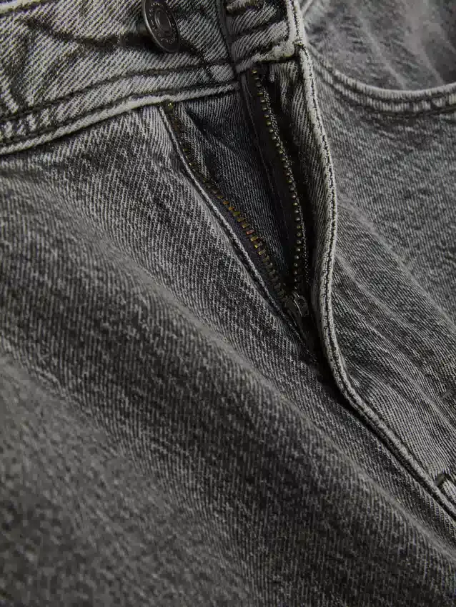 Jeans med mellemhøj talje og lige ben