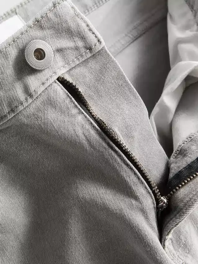 Jeans med mellemhøj talje og lige ben
