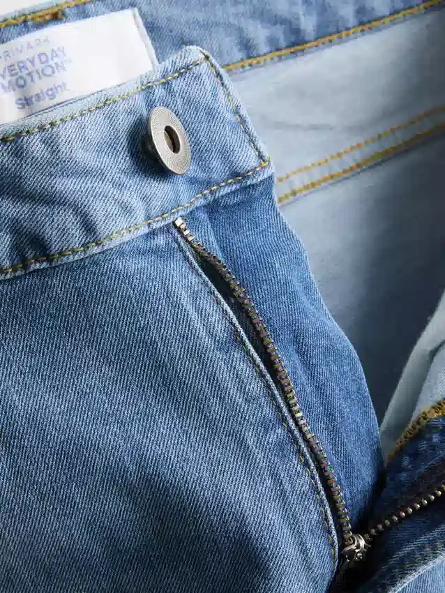 Jeans med mellemhøj talje og lige ben